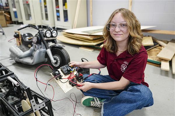 ENGINEERING RELATED TECHNOLOGY students working in lab